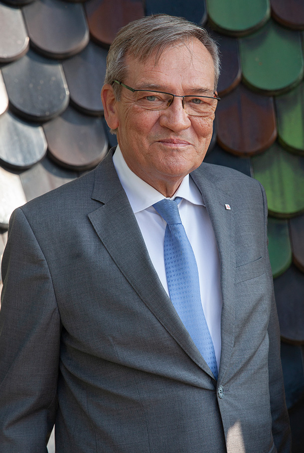 Mag. Robert LASSHOFER