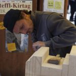 Steinmetzvorführung im Rahmen Des Stefflkirtags